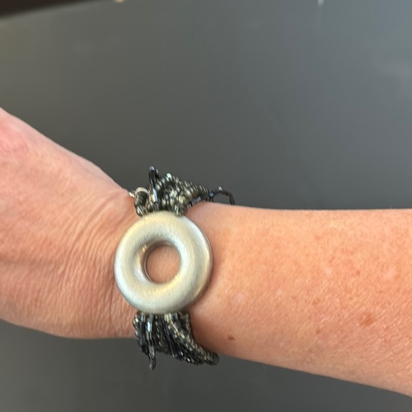 Elegant Black and Silver Beaded Bracelet - Picture 3 of 3